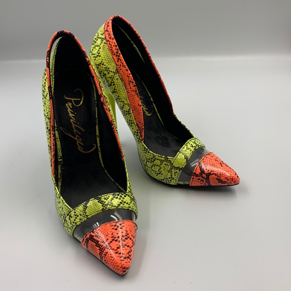 High heel pumps